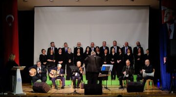 Aydın Büyükşehir Belediyesi, kültür ve sanat etkinliklerine devam ediyor. Büyükşehir Belediyesi Türk Sanat Müziği Korosu, Kuyucak'ta konser düzenledi