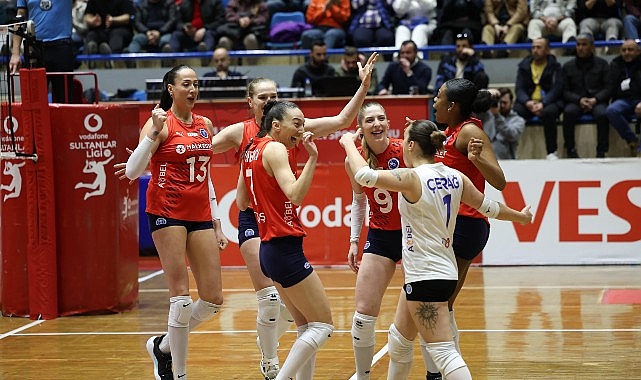 Aydın Büyükşehir Belediyespor Kadın Voleybol Takımı'ndan Farklı Galibiyet