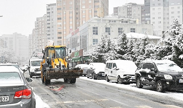 Beylikdüzü Belediyesi'nden Karla Etkin Mücadele