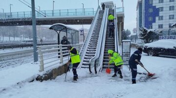 Büyükşehir 12 ilçede, tüm gücüyle sahada