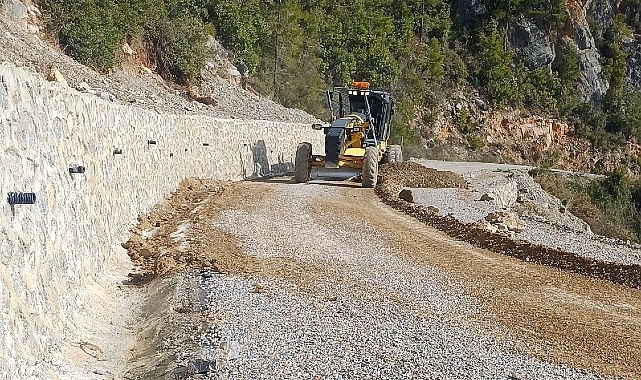 Büyükşehir ekiplerinden Alanya yollarında çalışma