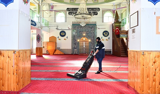 Çiğli'de İbadethanelere Ramazan Temizliği