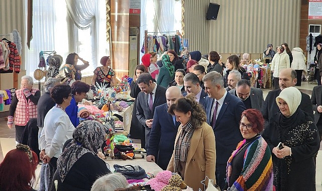 Gölcük Belediyesi Örgü Festivali Başladı