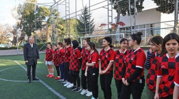 Güzelbahçe Belediyesi Kız Futbol Takımı'ndan iddialı başlangıç