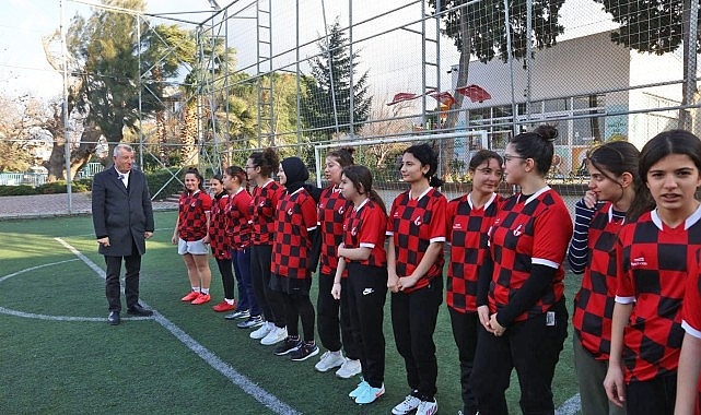 Güzelbahçe Belediyesi Kız Futbol Takımı'ndan iddialı başlangıç