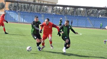 Kahramankazan Belediyespor, evinde karşılaştığı Kavaklıderespor'u 3-0'lık skorla mağlup etti.