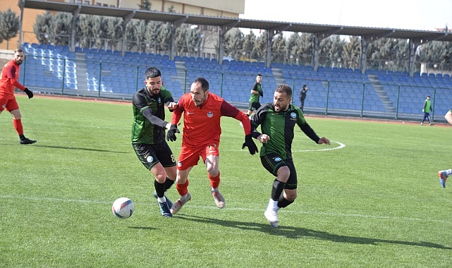 Kahramankazan Belediyespor, evinde karşılaştığı Kavaklıderespor'u 3-0'lık skorla mağlup etti.