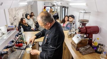 Konak'ta mobil barista eğitimleri başladı