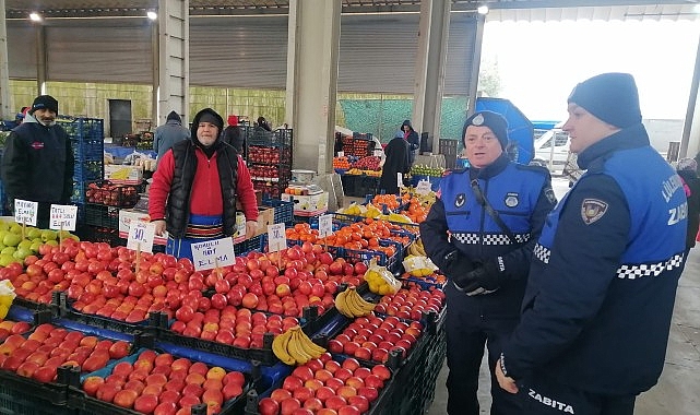 Lüleburgaz Belediyesi Zabıta Müdürlüğü ekiplerinin Kapalı Pazar Yeri ve Semt Merkezi'ndeki etiket denetimleri sürüyor