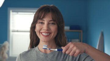 Sensodyne Klinik Beyazlık Reklam Kampanyasının Yeni Yüzü: Gökçe Bahadır