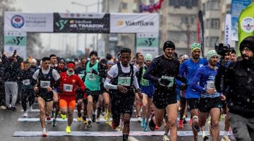 VakıfBank 45.Uluslararası Trabzon Yarı Maratonu Koşuldu