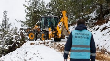 Yenişehir Belediyesinden kar temizleme ve yol açma çalışması